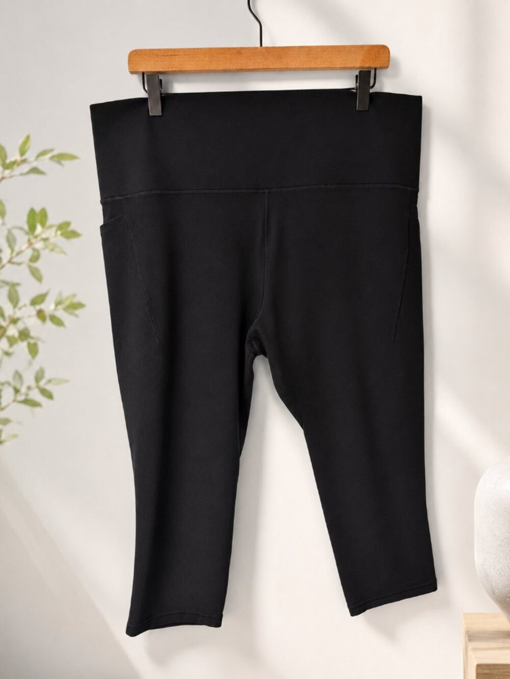 Athleta Salutation Stash Pocket 2 Capri Leggings Black Pant Plus Size 2X